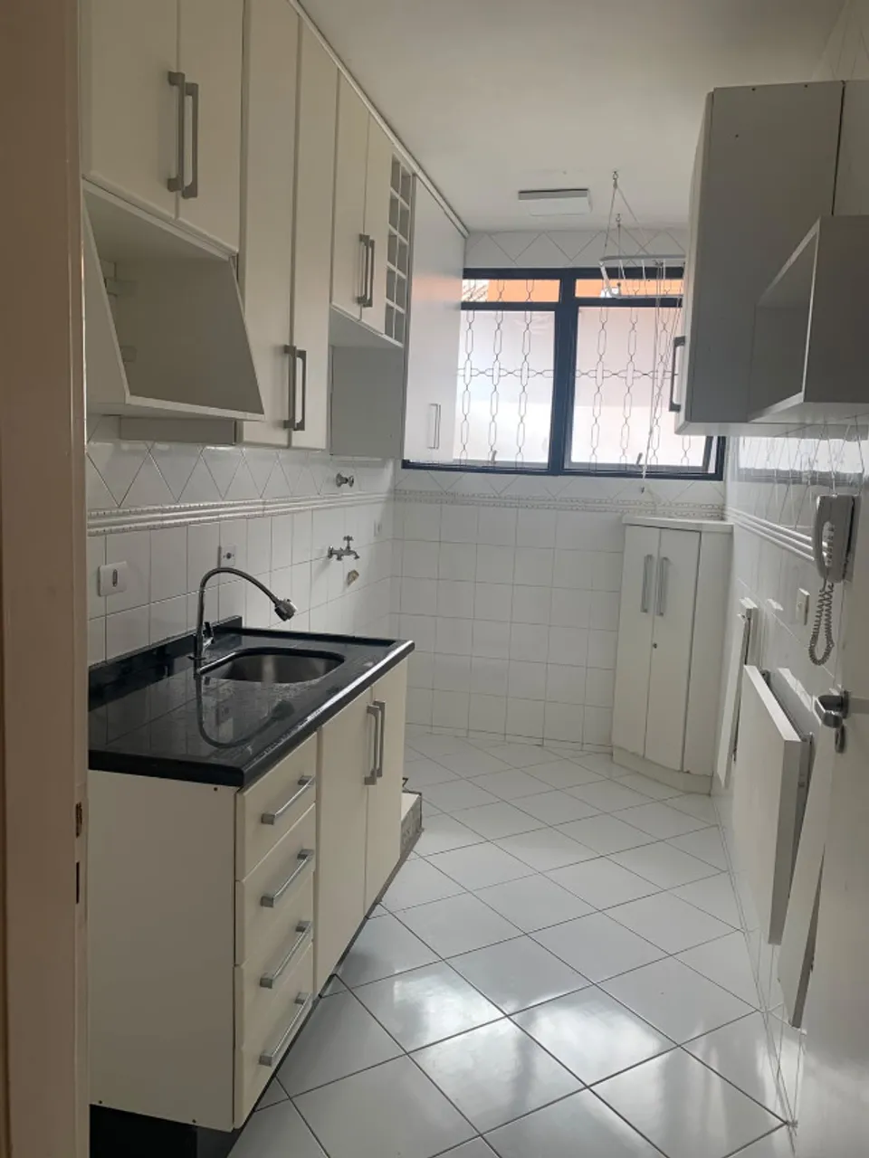 Wood or laminate floors in a 3-bedroom apartment, 48 m²