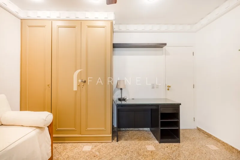 Apartamento de 2 quartos com varanda fechada — photo 17