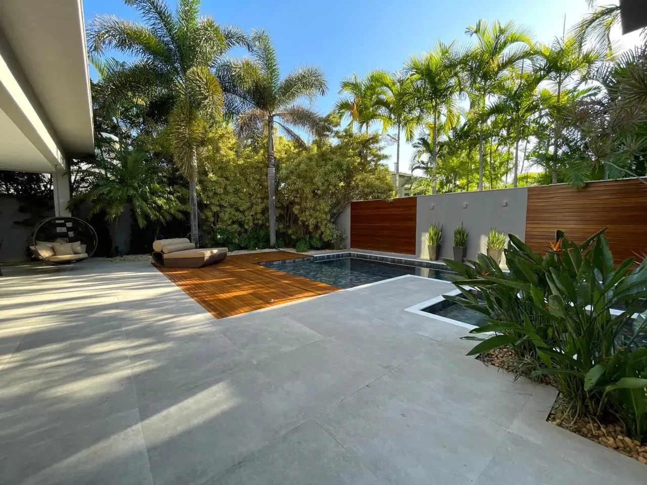 760 m² house with a private pool and a jacuzzi — photo 15