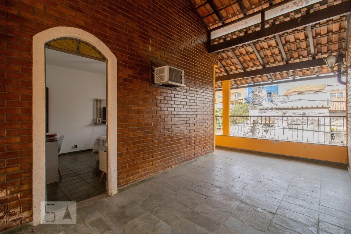 Rental house with 4 bedrooms and a private garden — photo 28