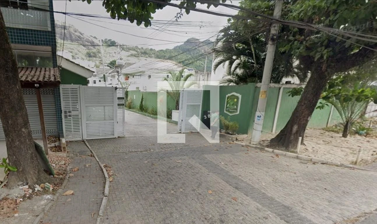 Casa de 3 quartos com janelas do piso ao teto — photo 96