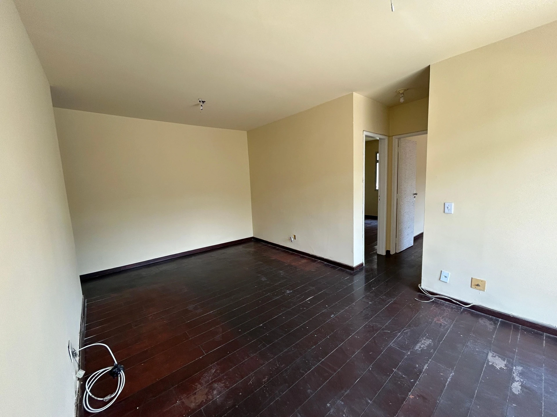 Деревянный пол или ламинат и 2 спальни: квартира 80 м² — photo 30