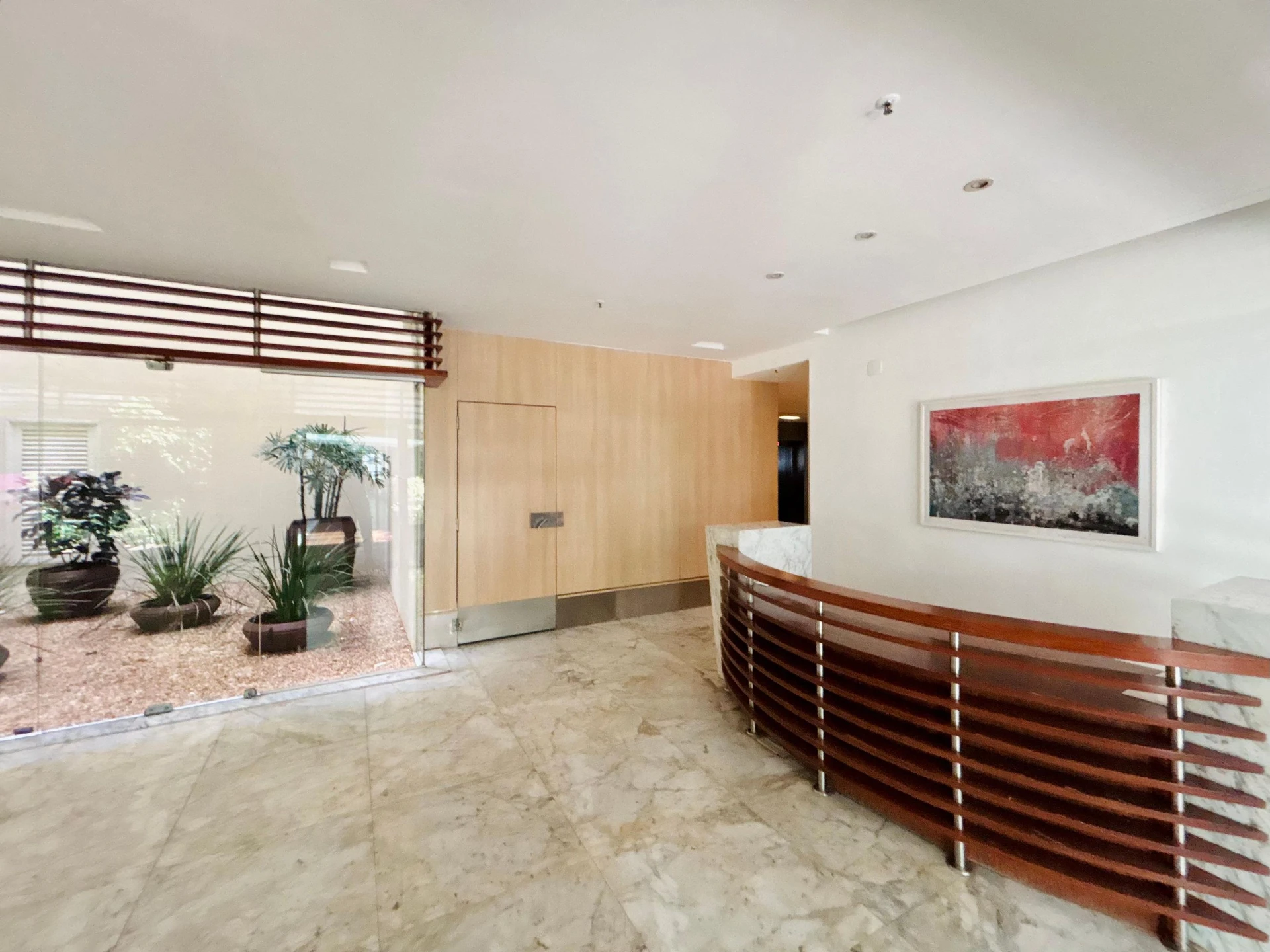 3-bedroom apartment in a building with a sauna — photo 15