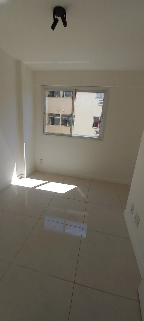 Apartment with 3 en-suites and 4 bathrooms — photo 19