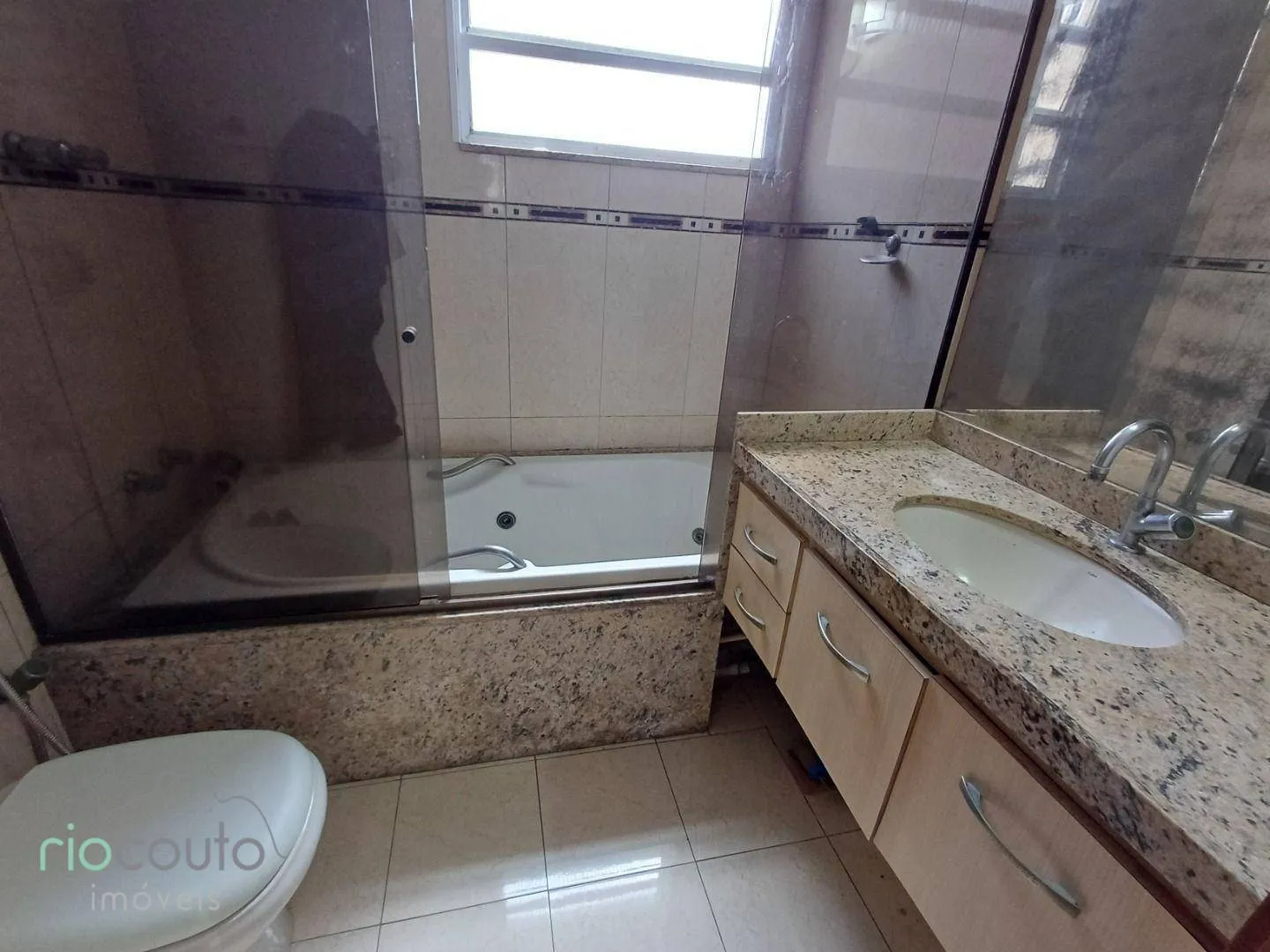 Apartment with 3 bedrooms and 2 bathrooms with a balcony — photo 31