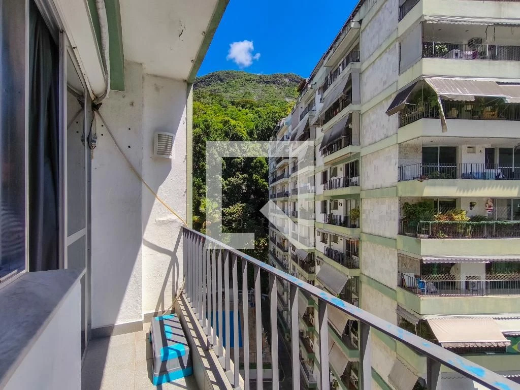 Furnished 4-bedroom apartment with balcony — photo 55
