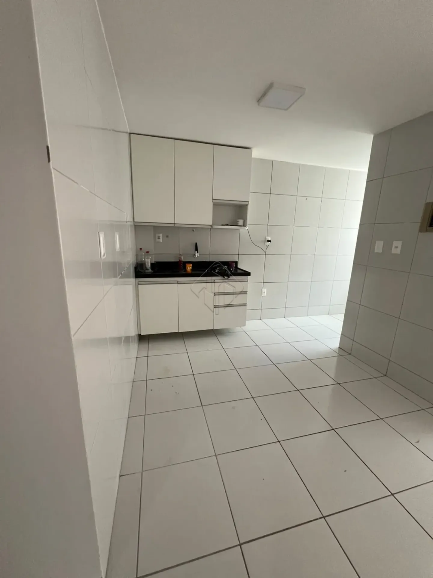2-bedroom apartment with a suite and 1 parking spot — photo 2
