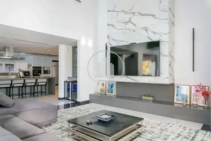 House with 6 en-suite bedrooms, 800 m² and 4 parking spots — photo 34