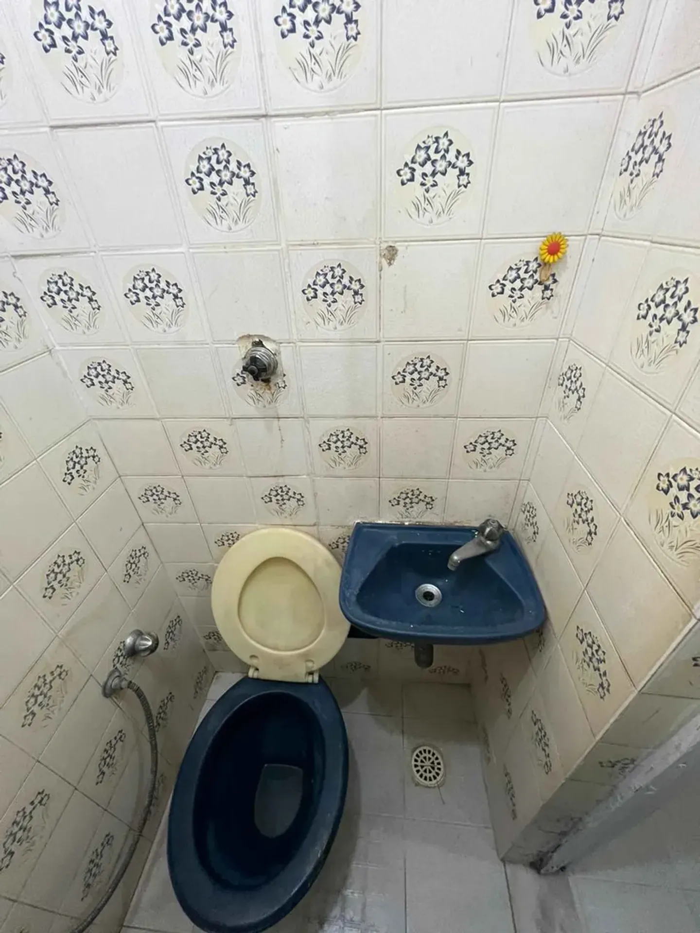 Квартира з 2 спальнями та дерев'яною підлогою або ламінатом — photo 2