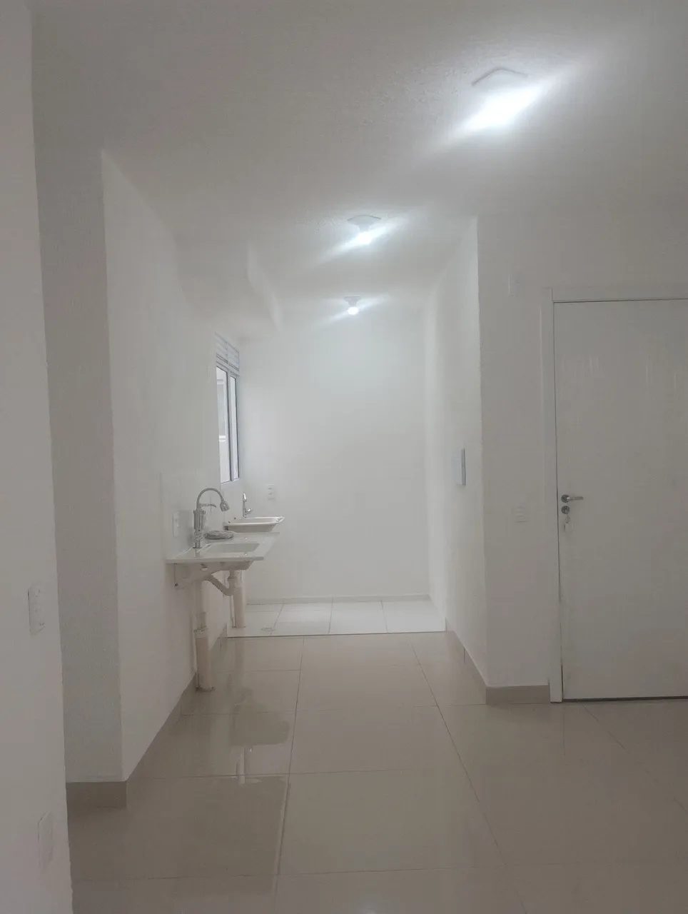 Apartamento com 2 dormitórios e banheiro com box de vidro — photo 7