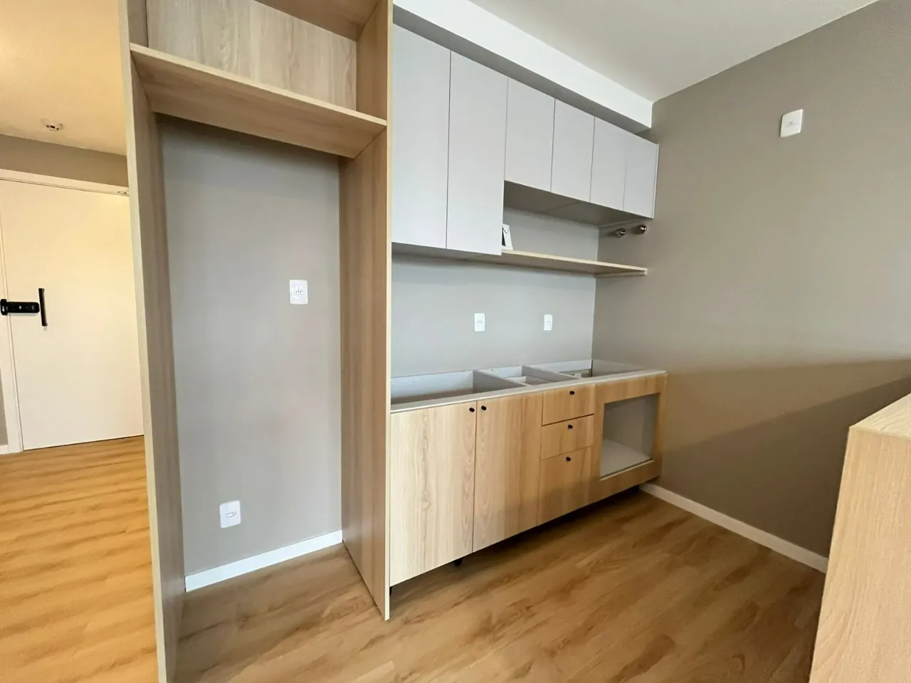 Apartamento de 1 dormitorio con cocina abierta y 58 m² — photo 16