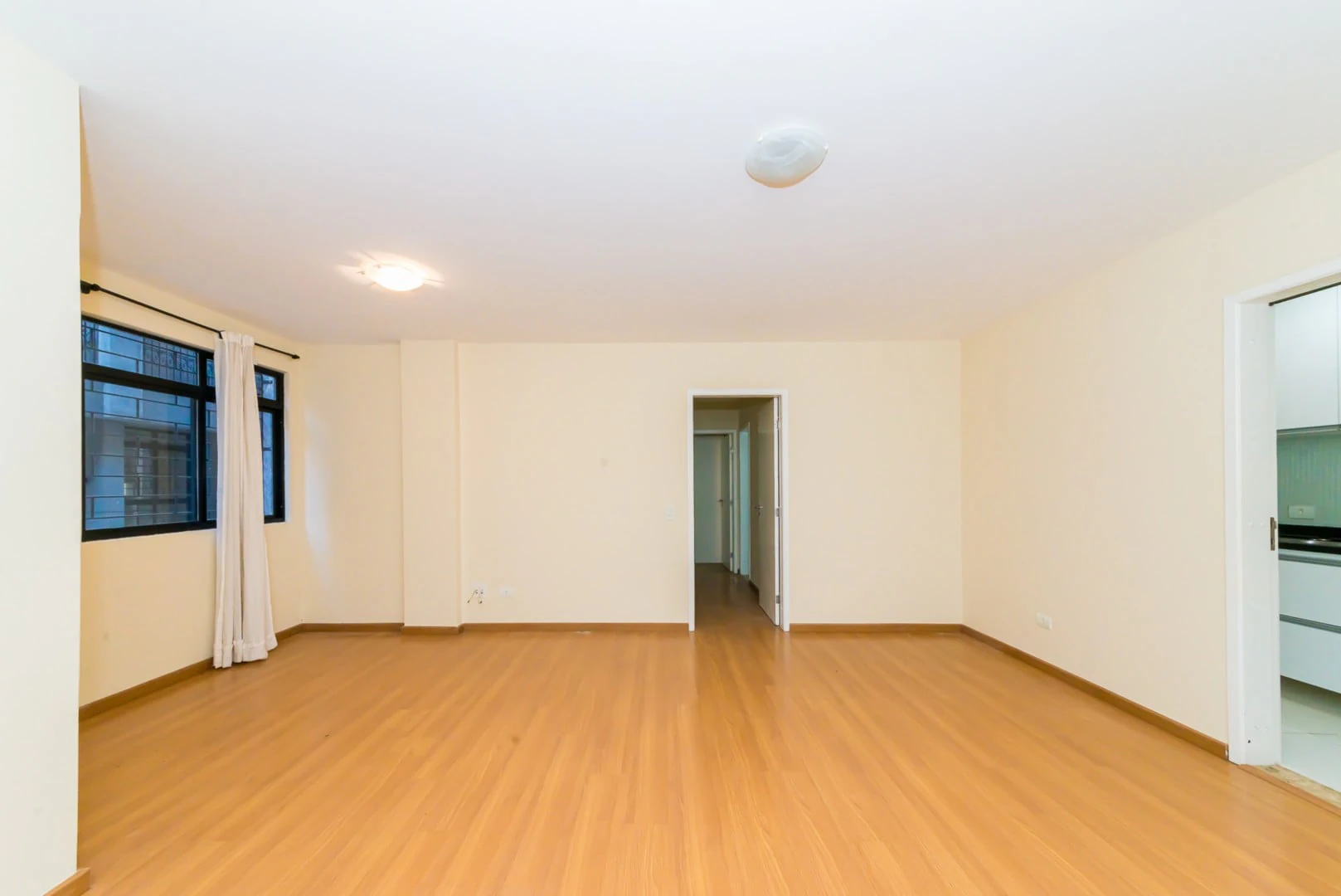 Apartamento com piso de madeira ou laminado, Cabral — photo 25