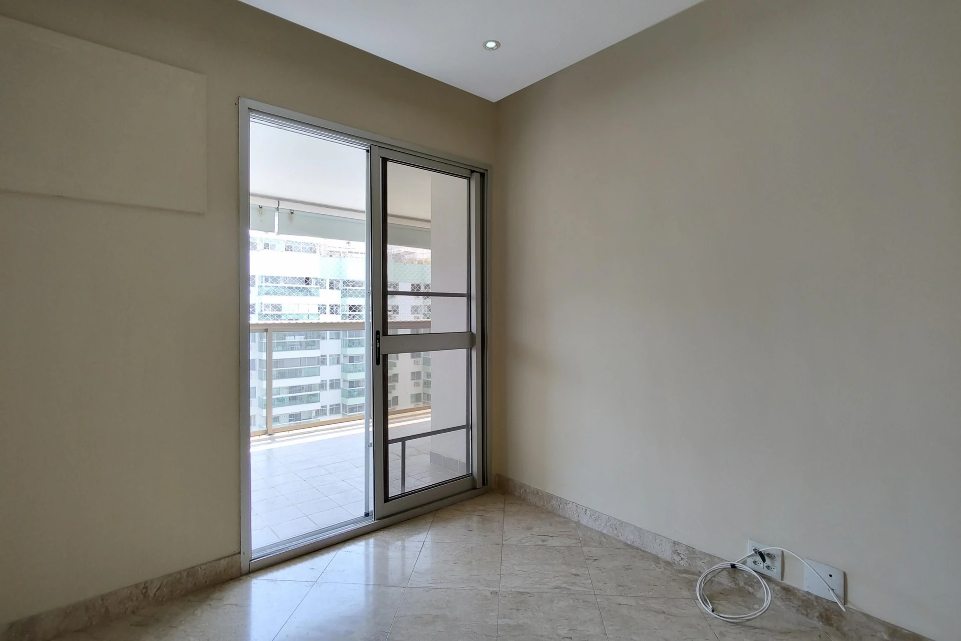 99 m² apartment with a water view and a washing machine — photo 37