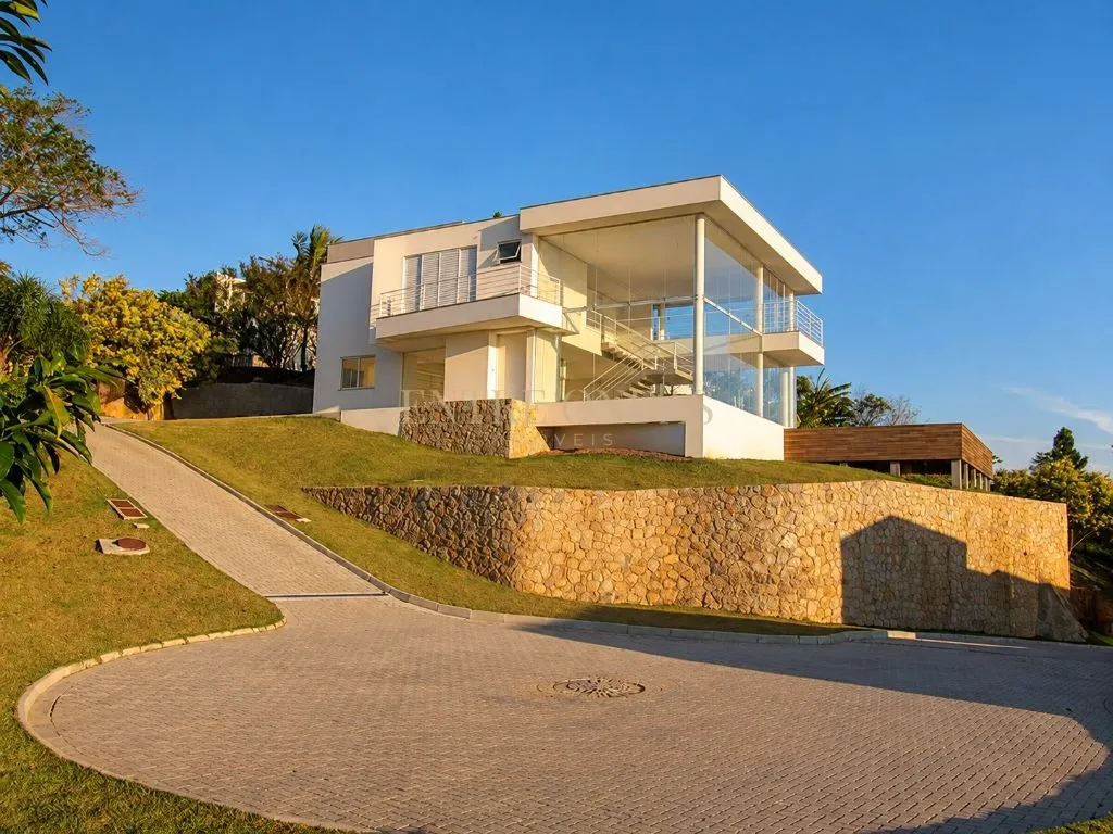 718 m² house with a water view and floor-to-ceiling windows — photo 19