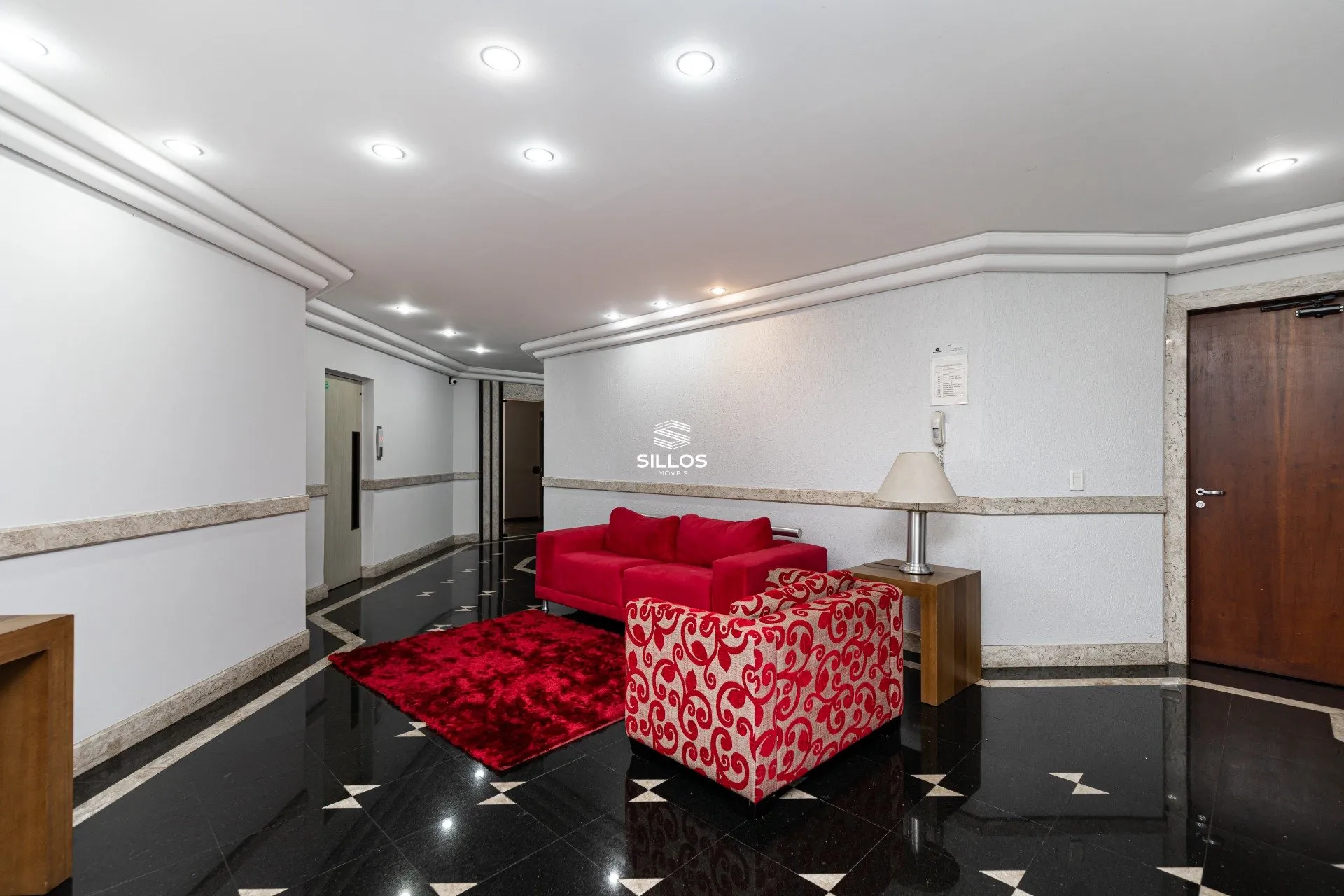 121 m² apartment with a glass-enclosed balcony and a bathtub — photo 16