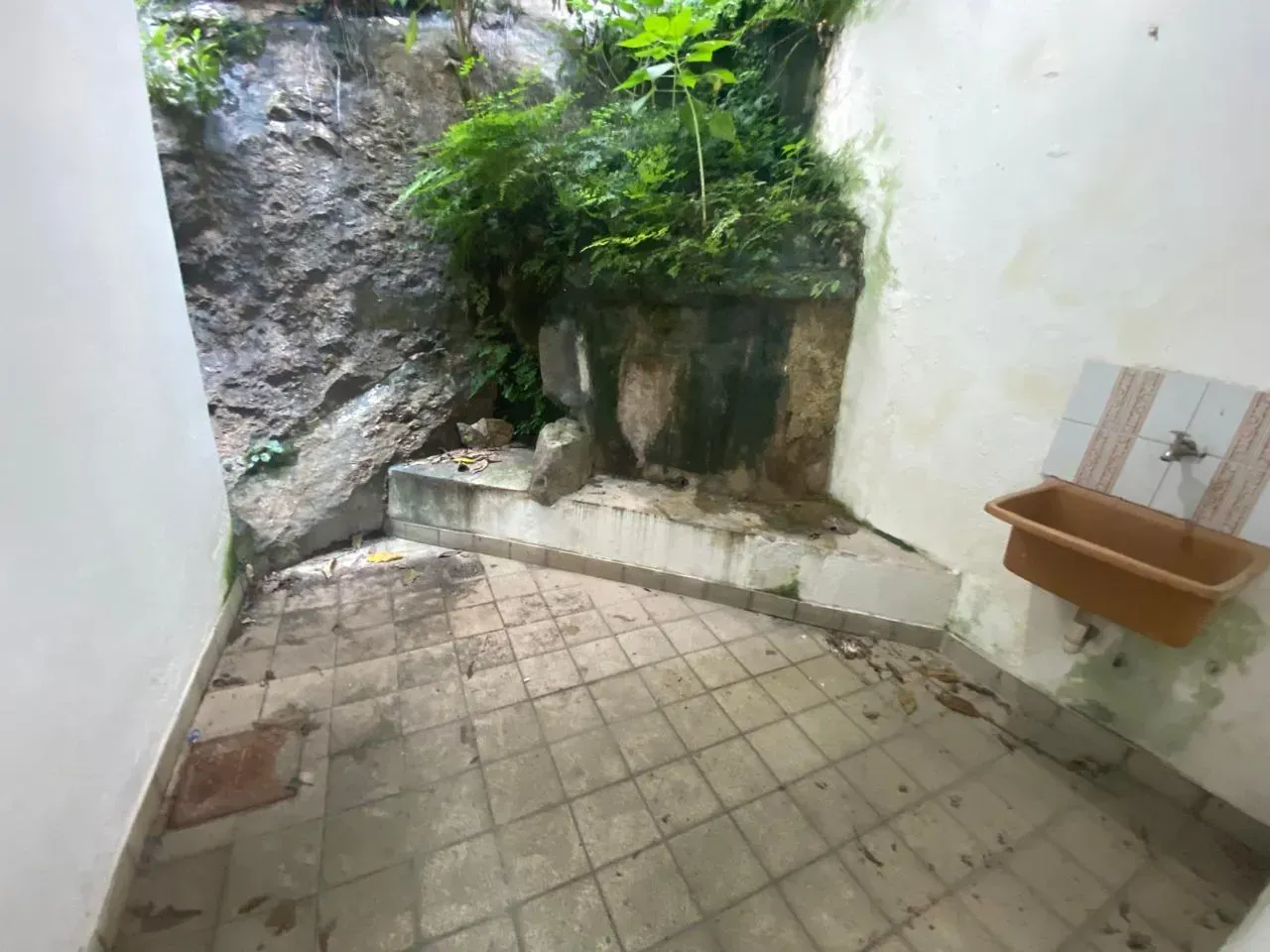 Unfurnished 2-bedroom apartment with a closed kitchen — photo 5