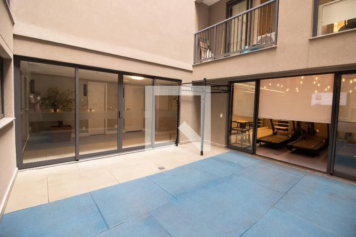 Furnished apartment, 42 m², with a glass-enclosed balcony — photo 27