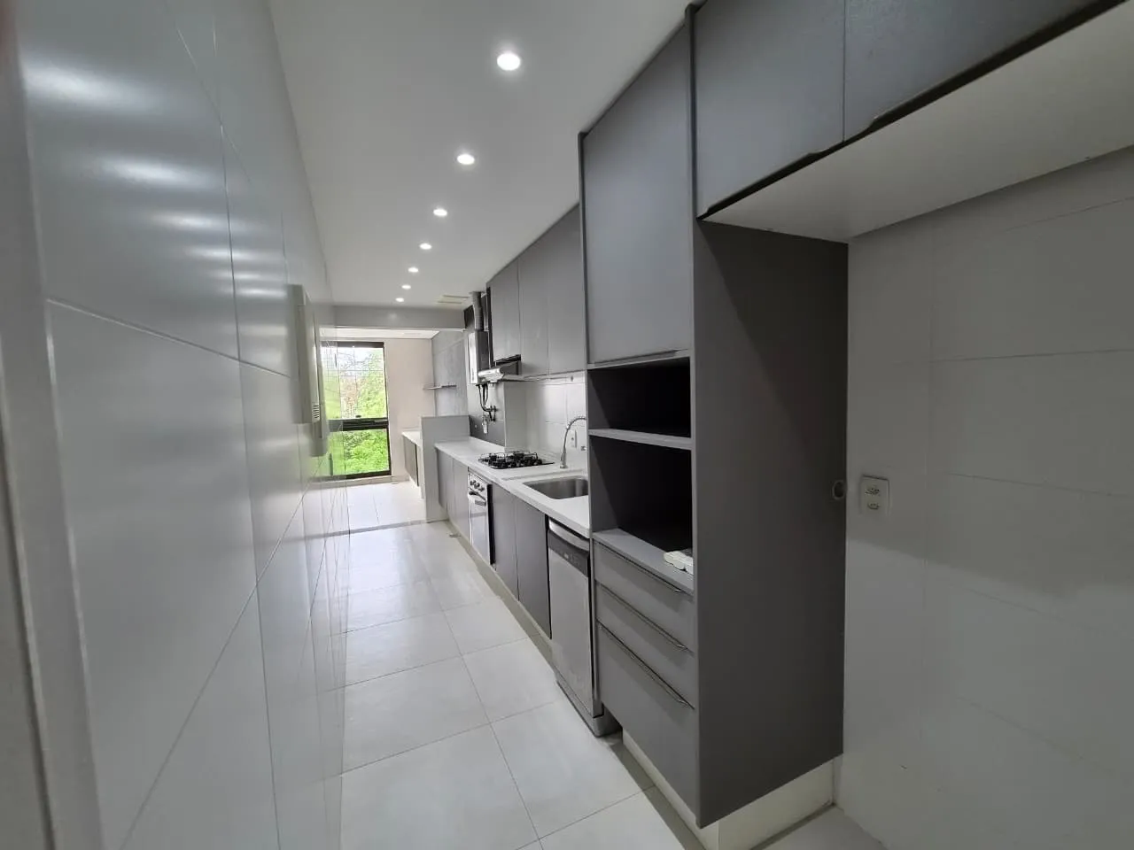 Apartment with 3 bedrooms and 3 bathrooms, balcony and terrace — photo 3
