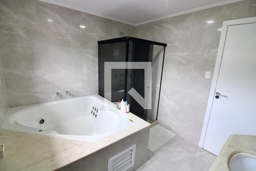 Furnished house, 260 m², with a bathtub — photo 26