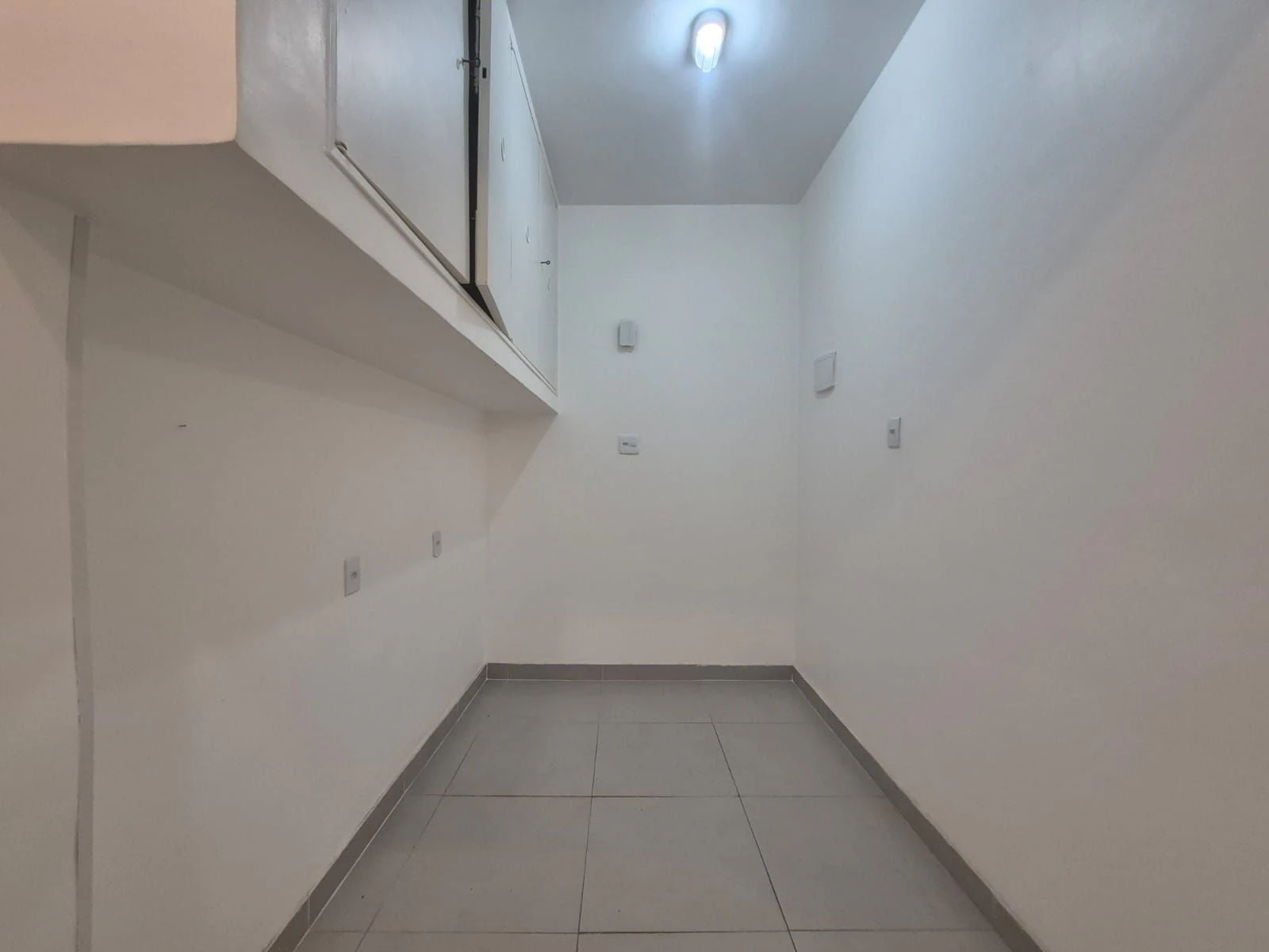 Wood or laminate floors in a 3-bedroom apartment, 100 m² — photo 15