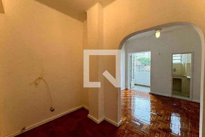 Wood or laminate floors in a one-bedroom apartment, 45 m² — photo 16