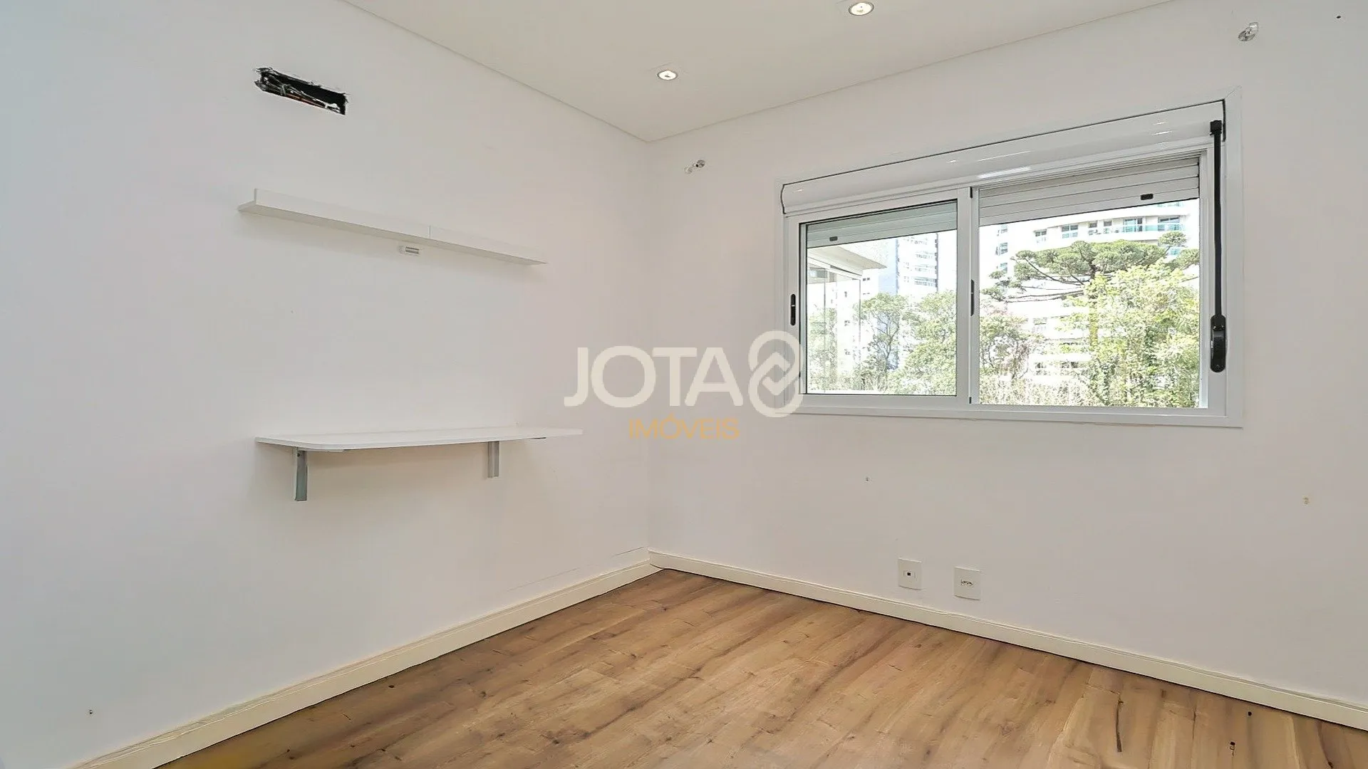 3-bedroom apartment with 185 m² and private BBQ space — photo 4