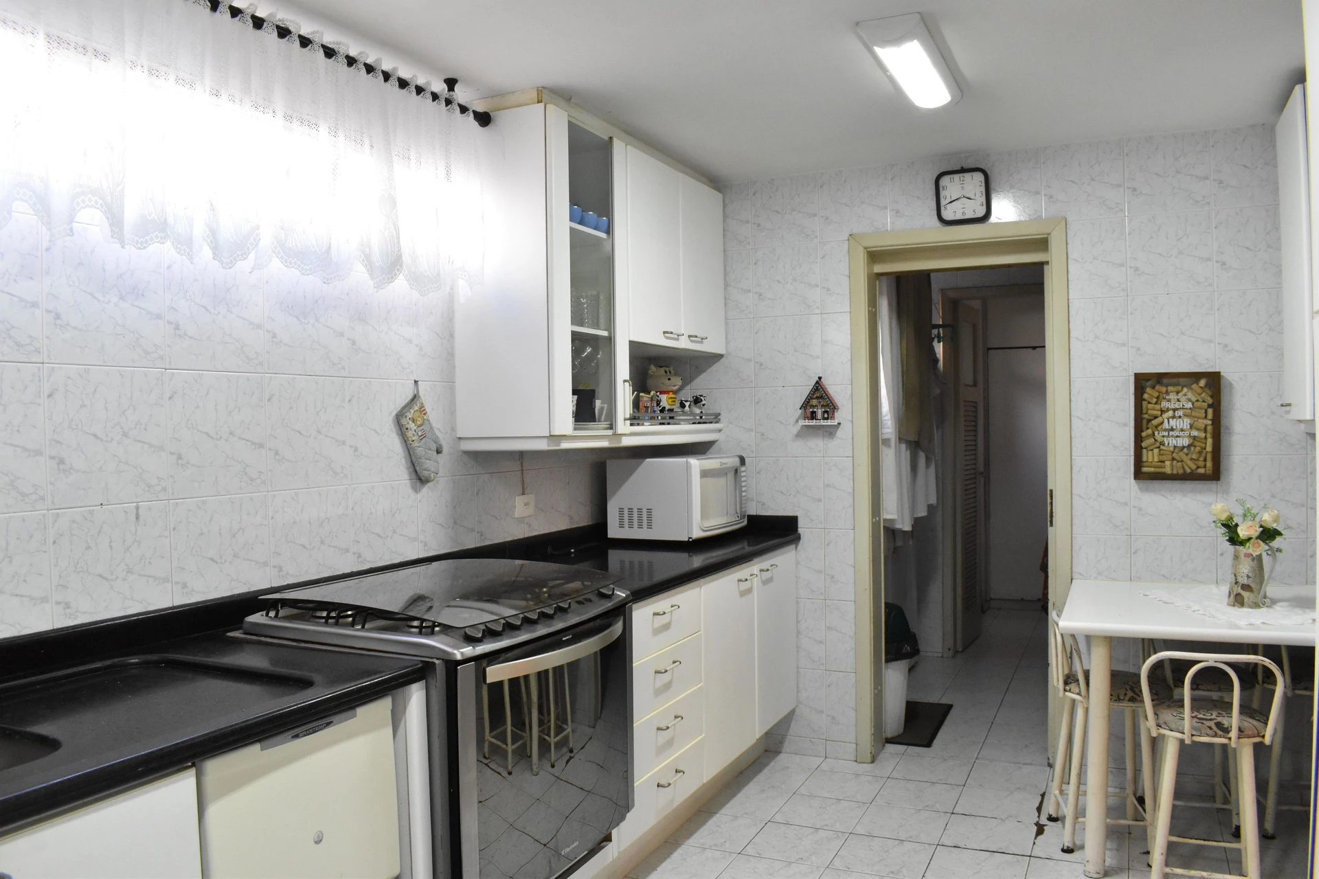 3-bedroom apartment with a bathtub in Curitiba — photo 11