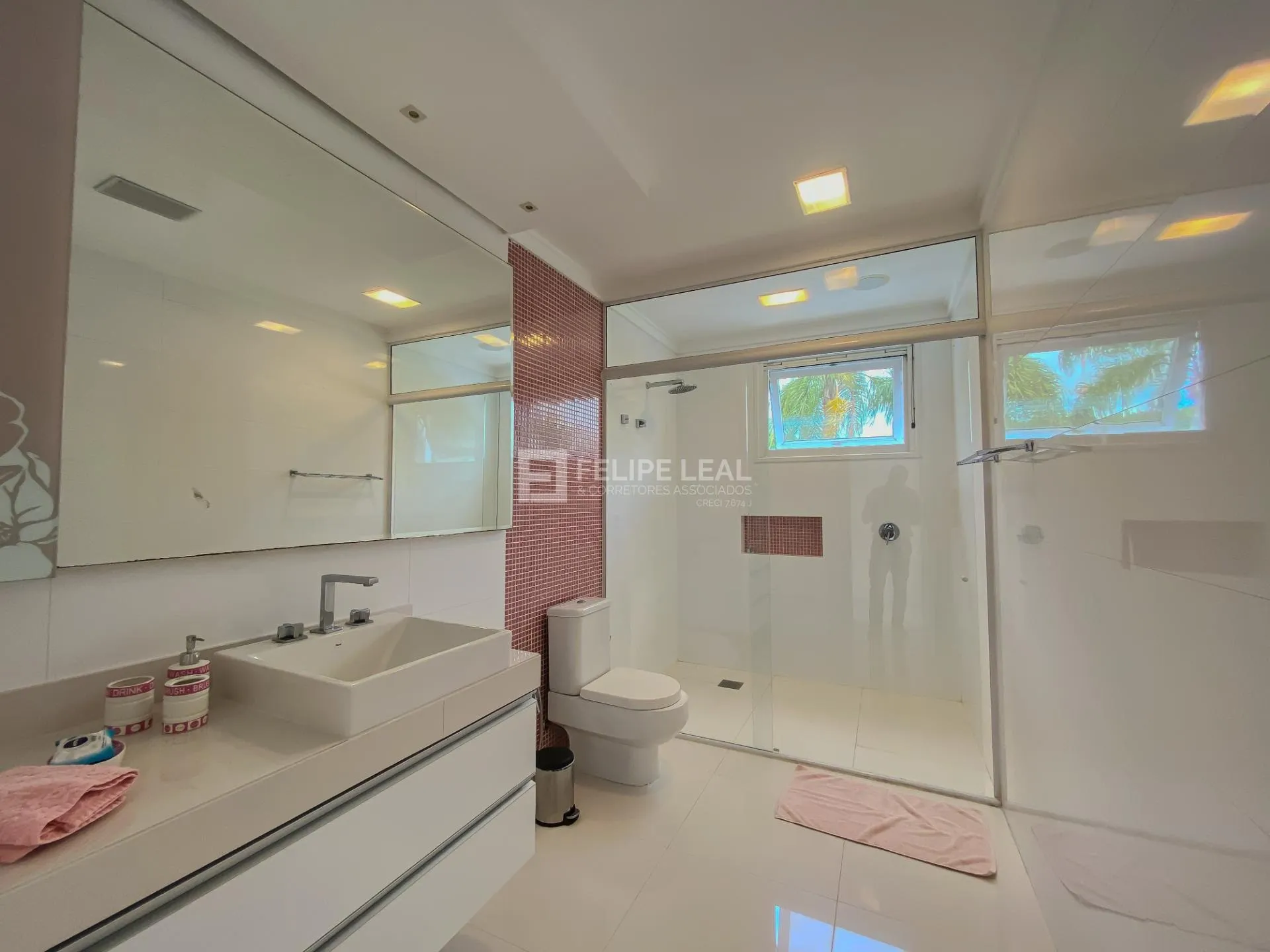 Casa em condomínio com 9 dormitórios e 8 suítes — photo 43
