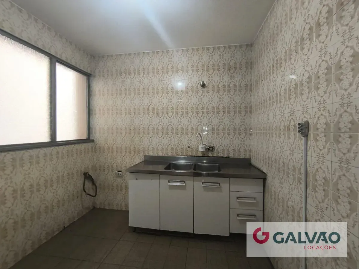 Квартира з 3 спальнями та дерев'яною підлогою або ламінатом — photo 6