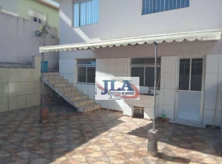 House with 3 bedrooms and a private BBQ area — photo 8