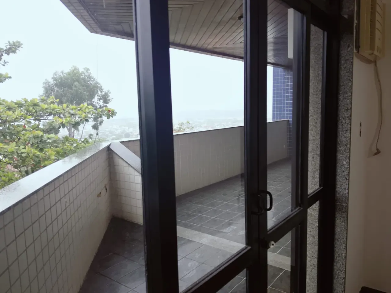 Rental apartment with 3 bedrooms, 3 baths and 140 m² — photo 3
