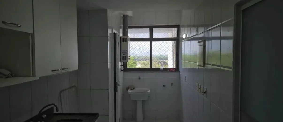 Glass-enclosed balcony in a 3-bedroom apartment, 91 m² — photo 15