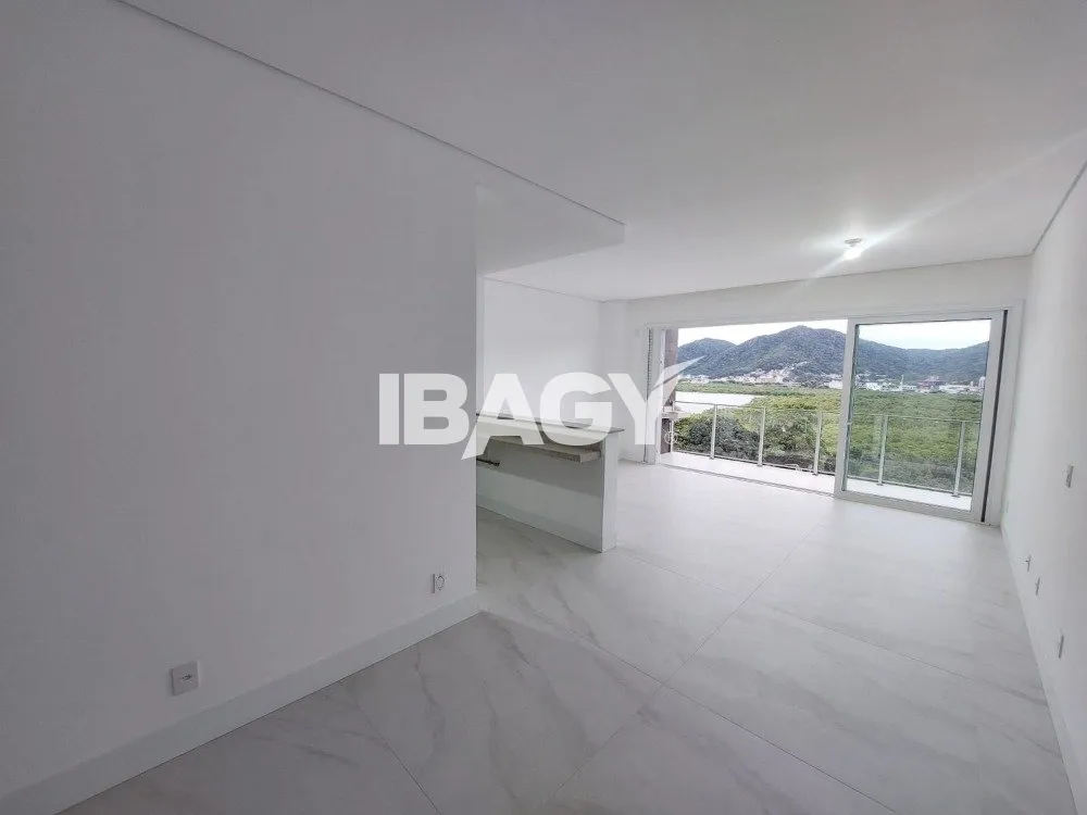 Furnished 133 m² apartment with 3 en-suite bedrooms — photo 8