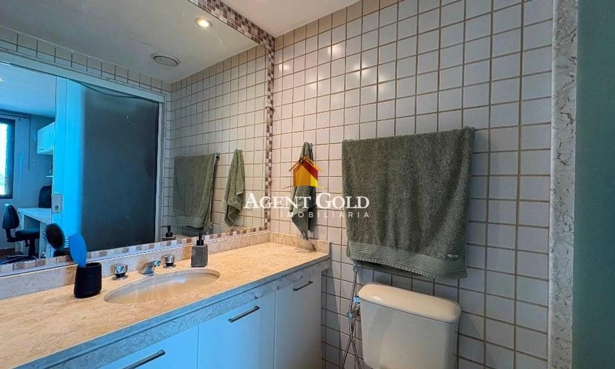 4-bedroom apartment in a building with a sauna — photo 9