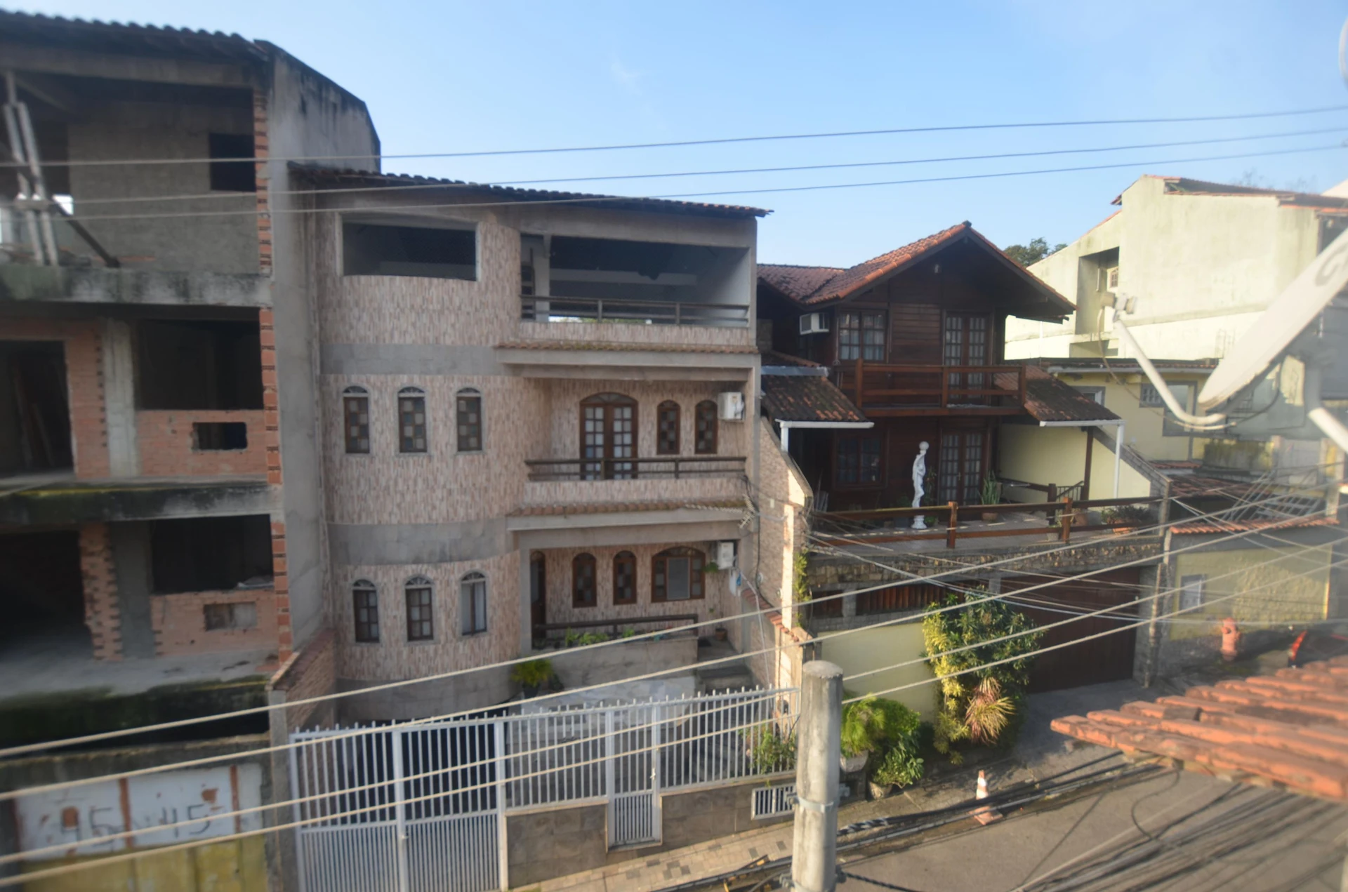 3-bedroom apartment, 1 with its own bathroom, 90 m² — photo 23