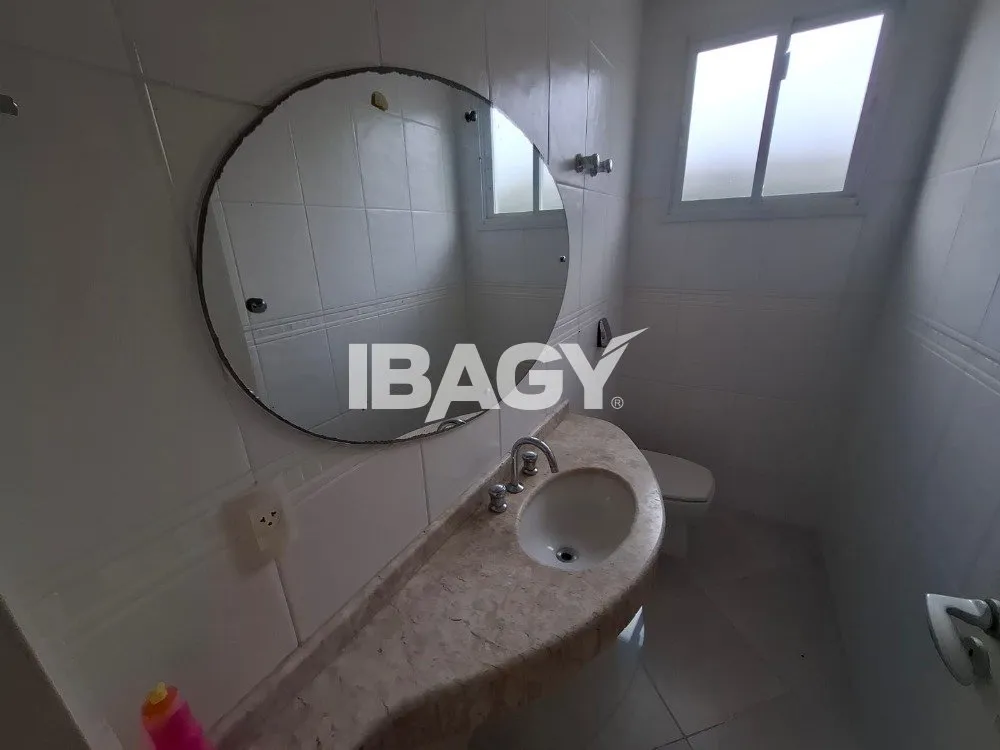 4-bedroom house with 3 suites and 400 m² total area — photo 10