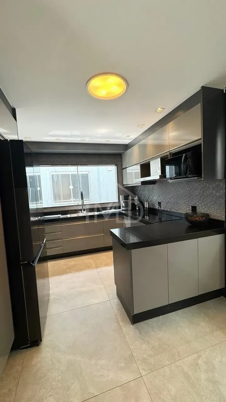 Furnished house with 4 bedrooms and 5 bathrooms, 300 m² — photo 2