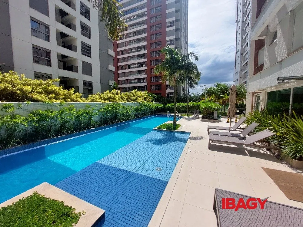 Furnished 2-suite apartment with enclosed balcony — photo 4