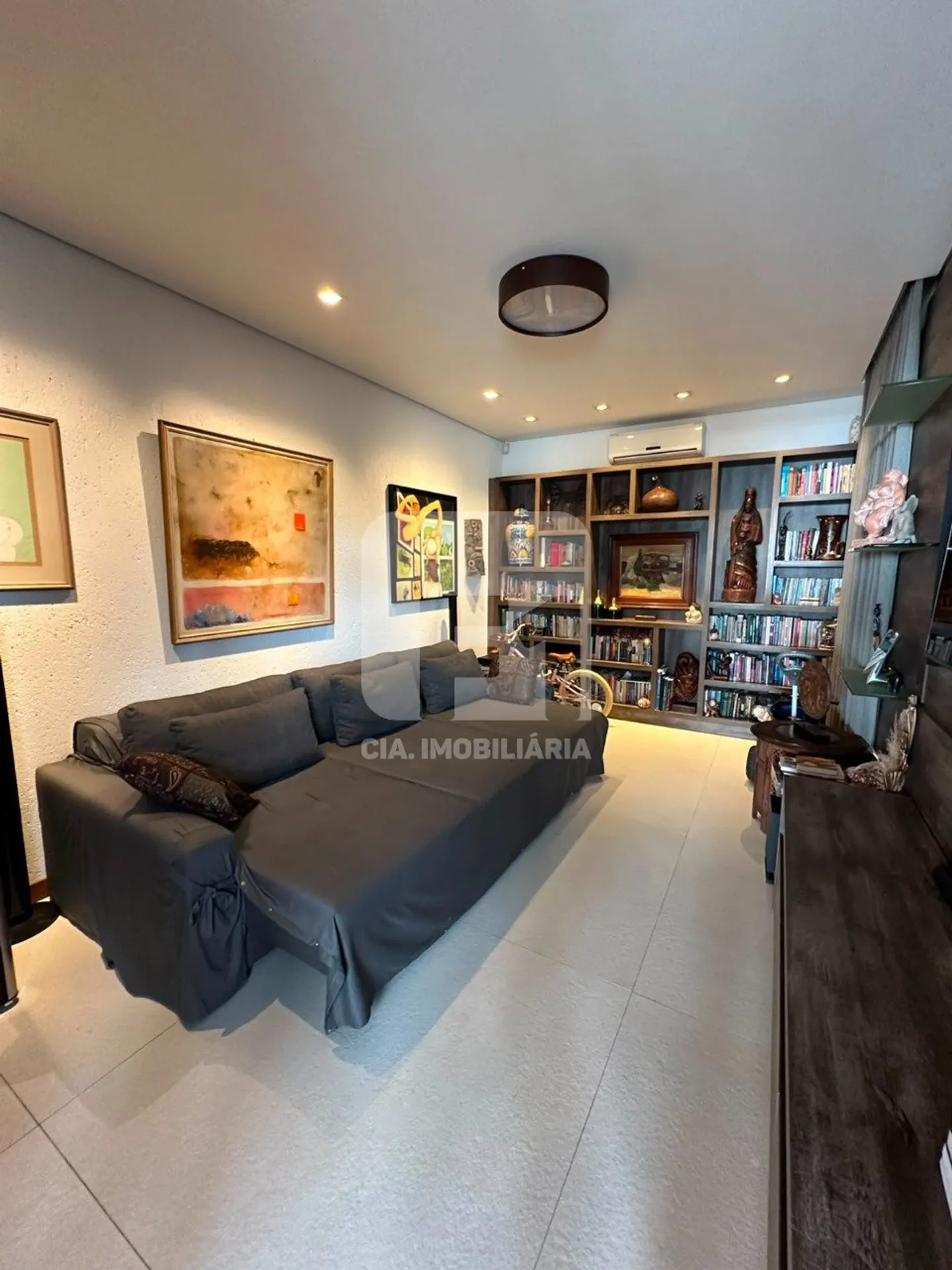 Furnished house with 6 bedrooms and 650 m² total — photo 41