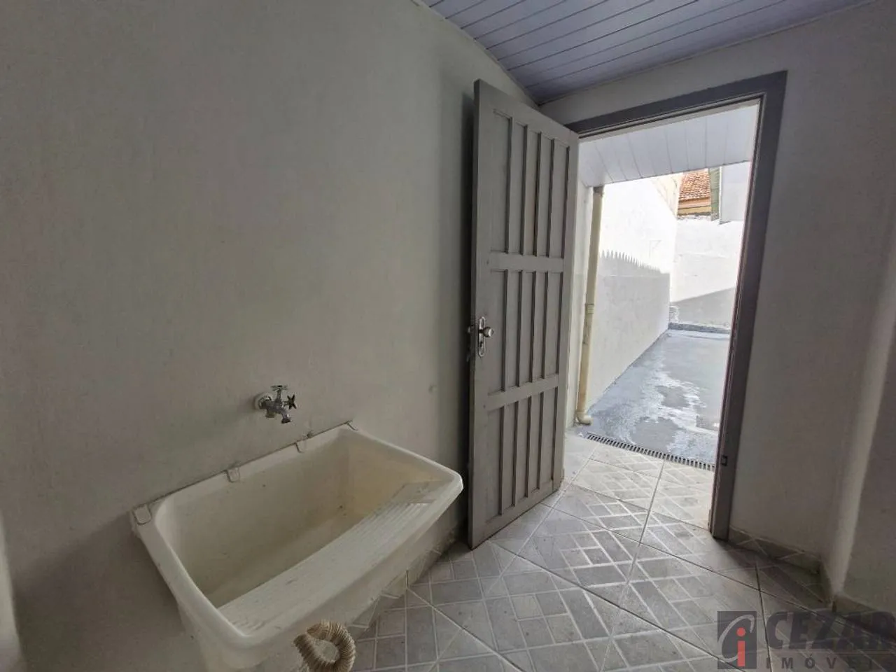 Unfurnished house with 2 bedrooms and a laundry area — photo 20