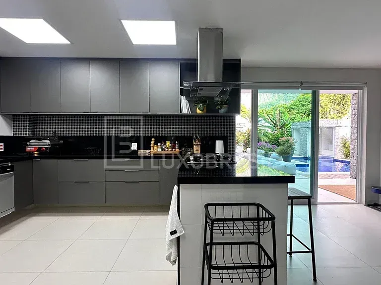 Casa moderna com 3 quartos e 5 vagas de garagem — photo 24