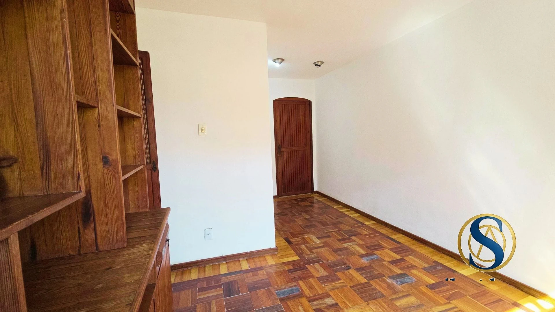 Wood or laminate floors in a 2-bedroom apartment, 40 m² — photo 17