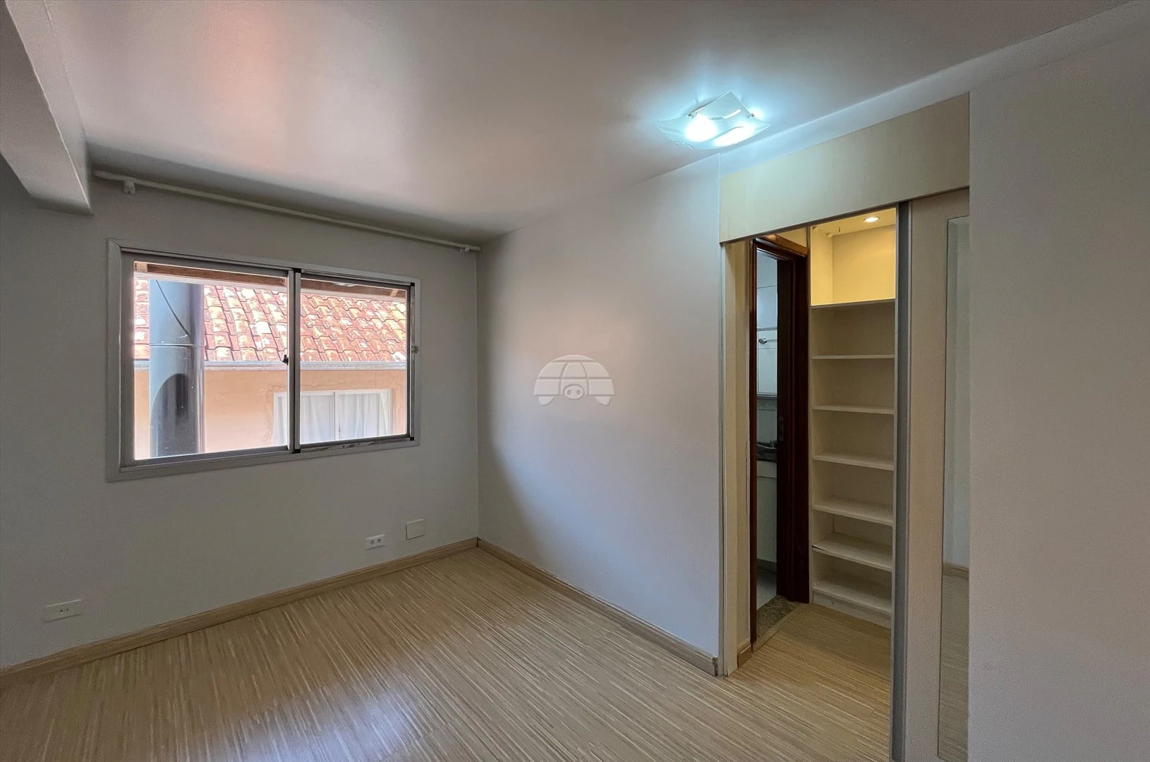 2-bedroom house with a walk-in closet in Curitiba — photo 23