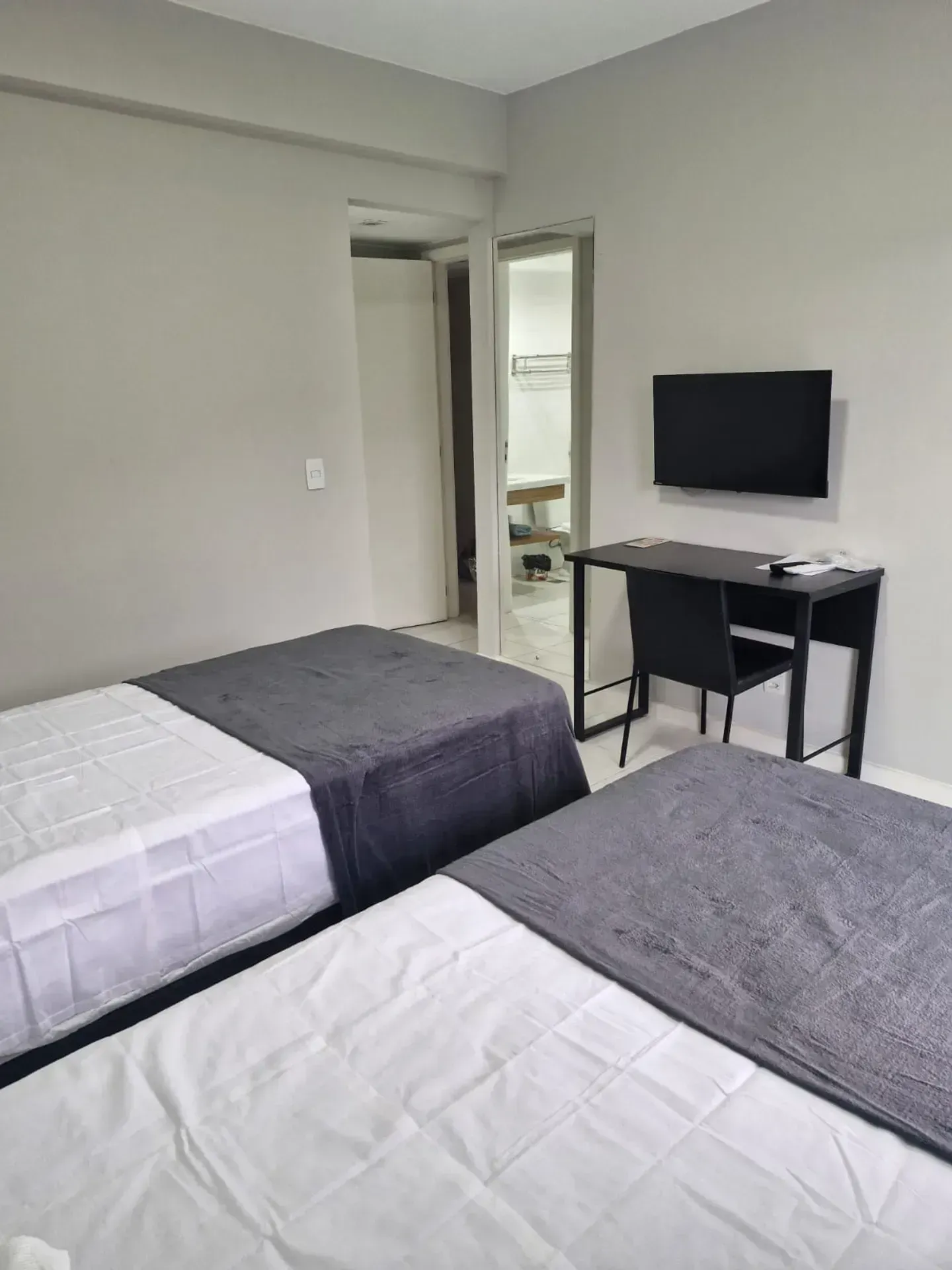 Apartamento com 2 quartos e varanda fechada de vidro — photo 10