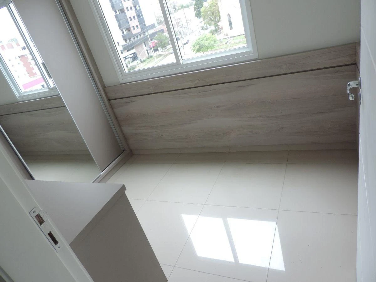 Glass-enclosed balcony in a 2-bedroom apartment, 70 m² — photo 3