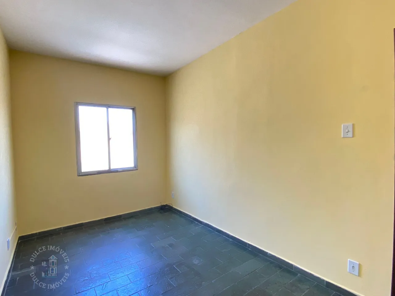 House with no parking: 1 bedroom and 1 bathroom — photo 8