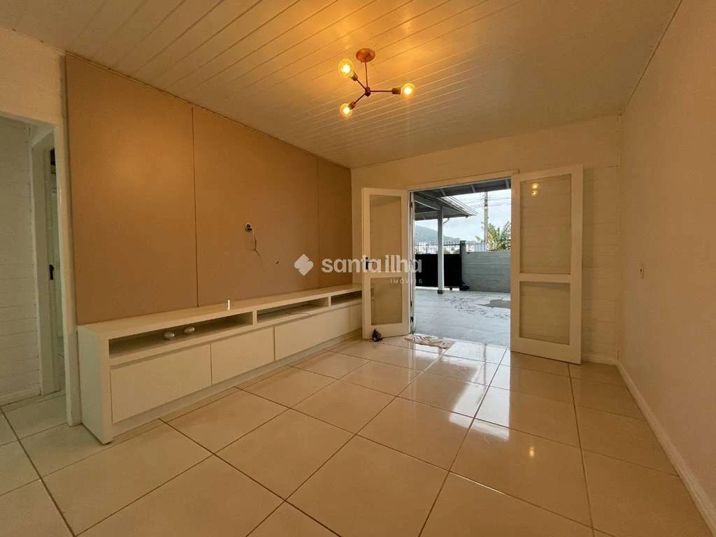 225 m² house with 2 bedrooms, 1 en-suite, garden — photo 3