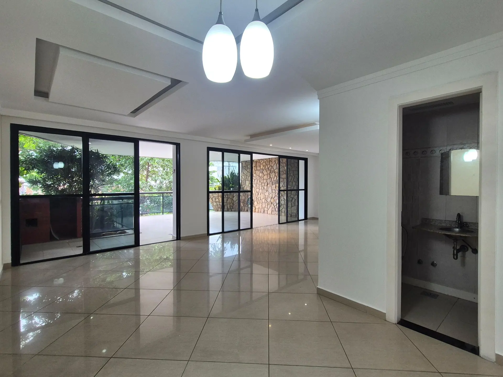 4-bedroom apartment with 3 bathrooms and a balcony — photo 22