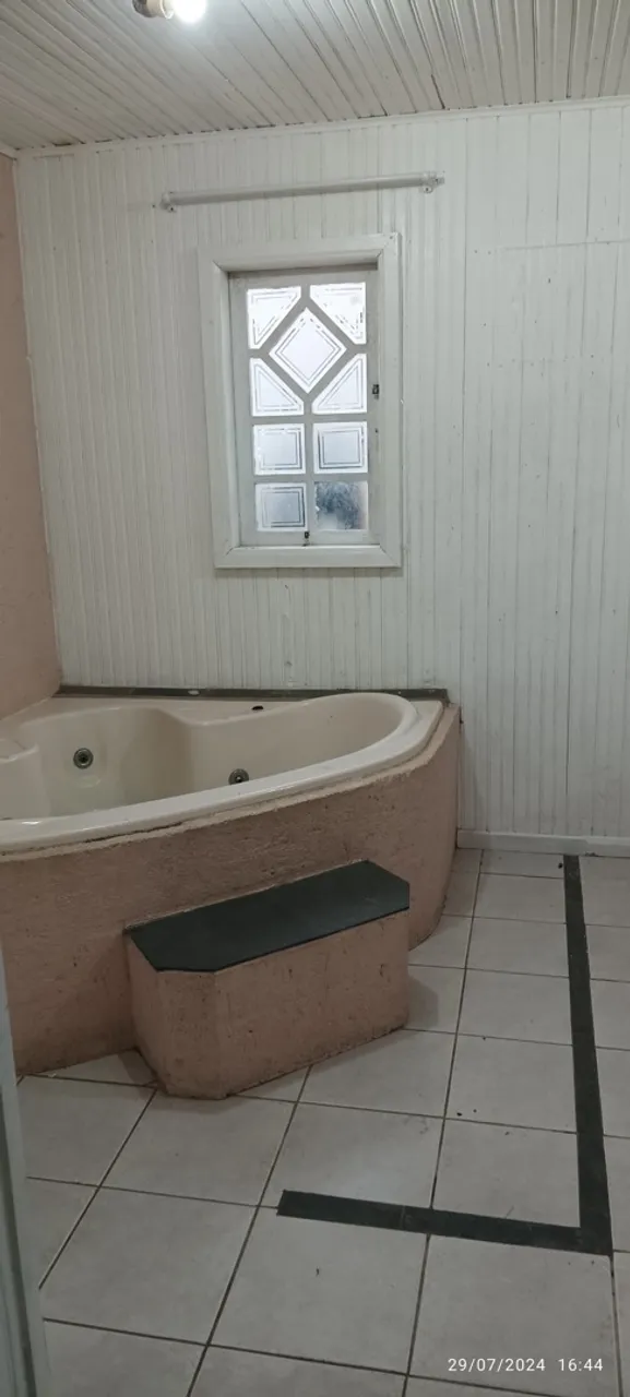 Bathtub in a 3-bedroom house, 100 m² — photo 8