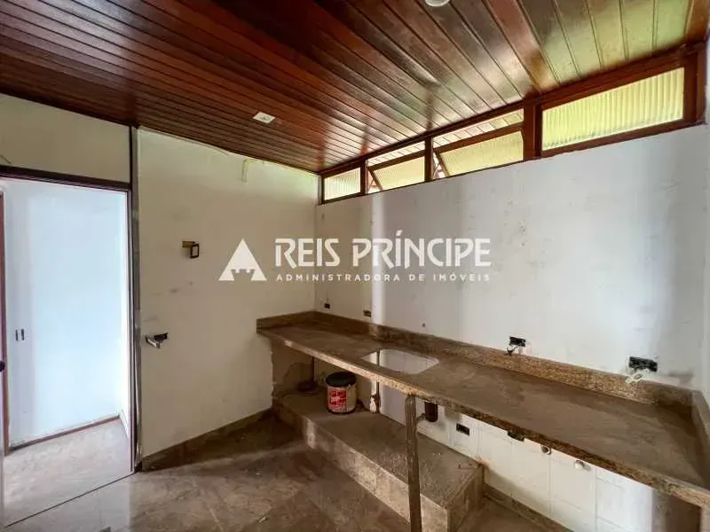 3-bedroom apartment with an enclosed glass balcony — photo 15